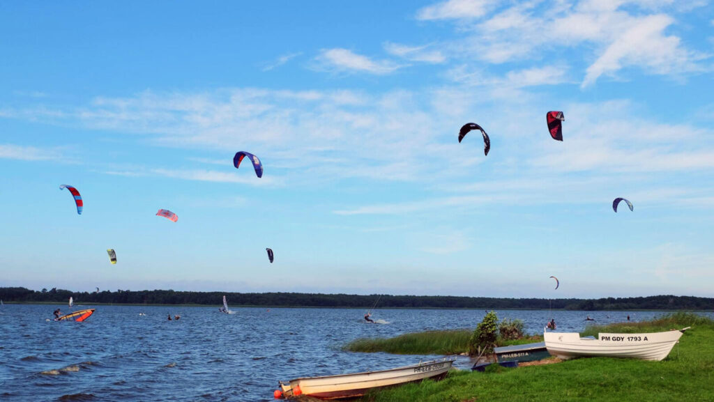 Szkoła kitesurfingu na jeziorze Sarbsko